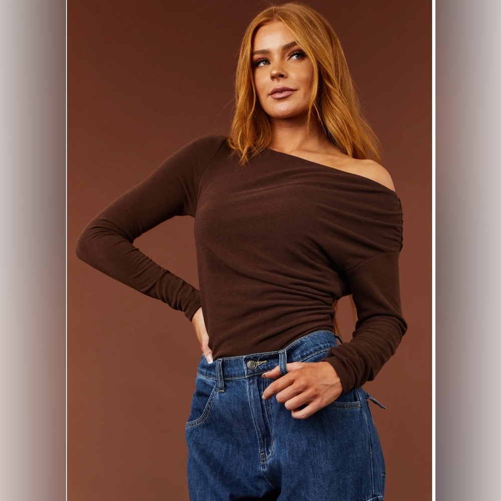 Le Lis Off The Shoulder Top